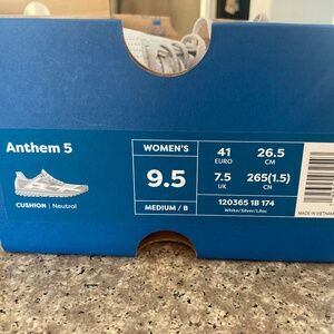BRAND NEW women’s Brooks Anthem 9.5